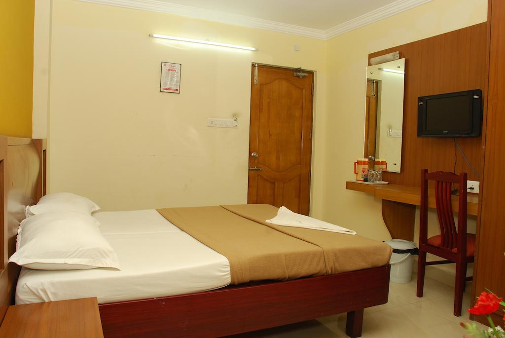 City Manor Hotel Chennai Room photo